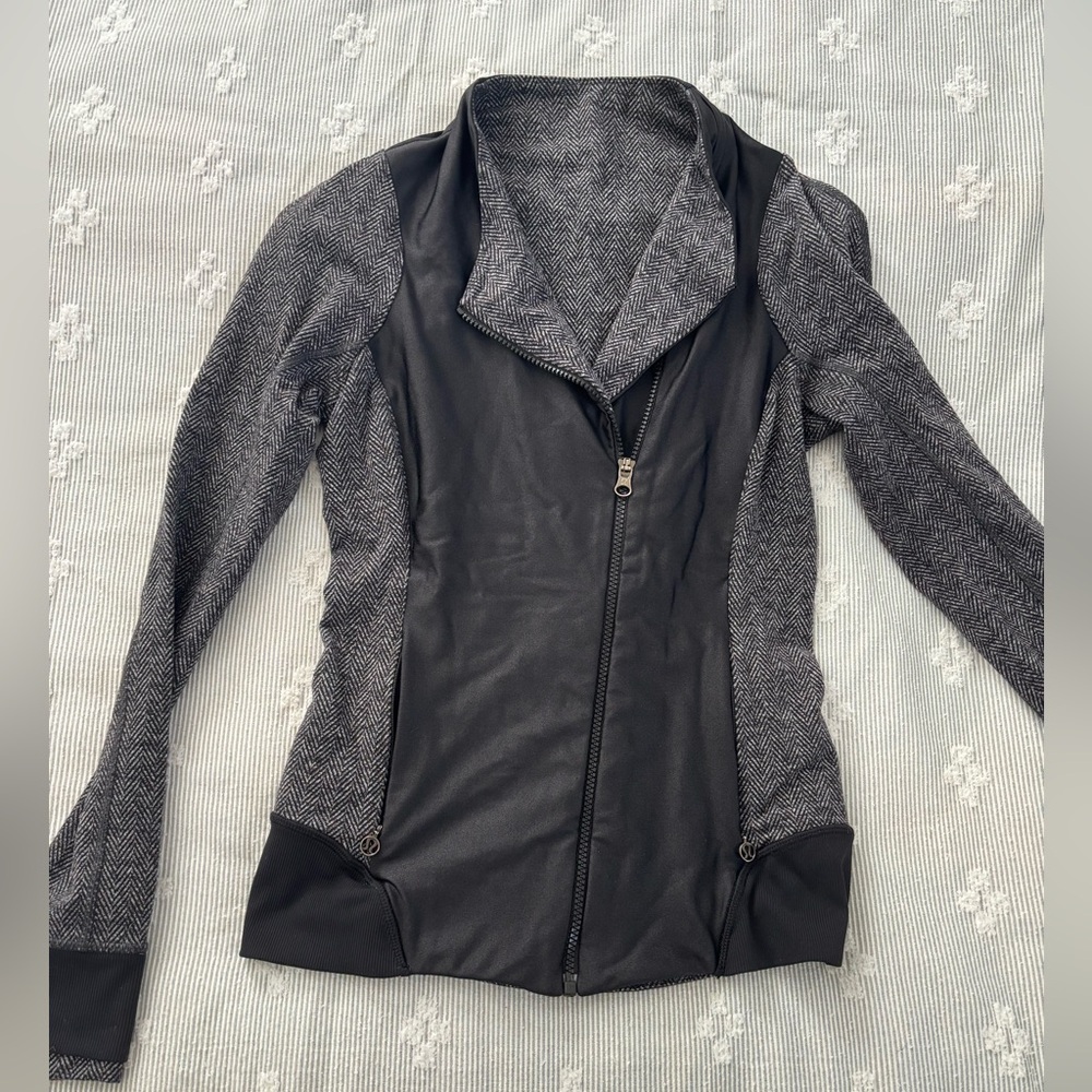 Lululemon Emerge Renewed workout jacket